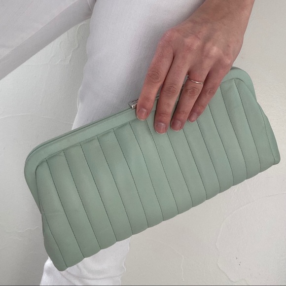 RARE authentic Chanel lamb skin clutch - Picture 2 of 14